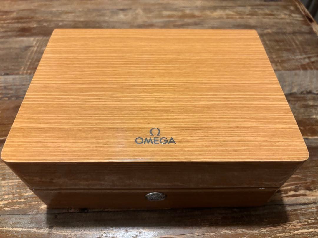 【純正】OMEGA オメガ　箱　ケース　傷なし　紙袋付き