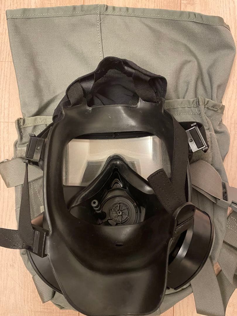 米軍放出 AVON M50ガスマスク 替えフィルター、 収納バッグ付き　S23