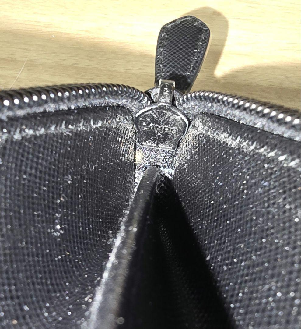 PRADA　サフィアーノレザー　2つ折　ラウンドファスナー