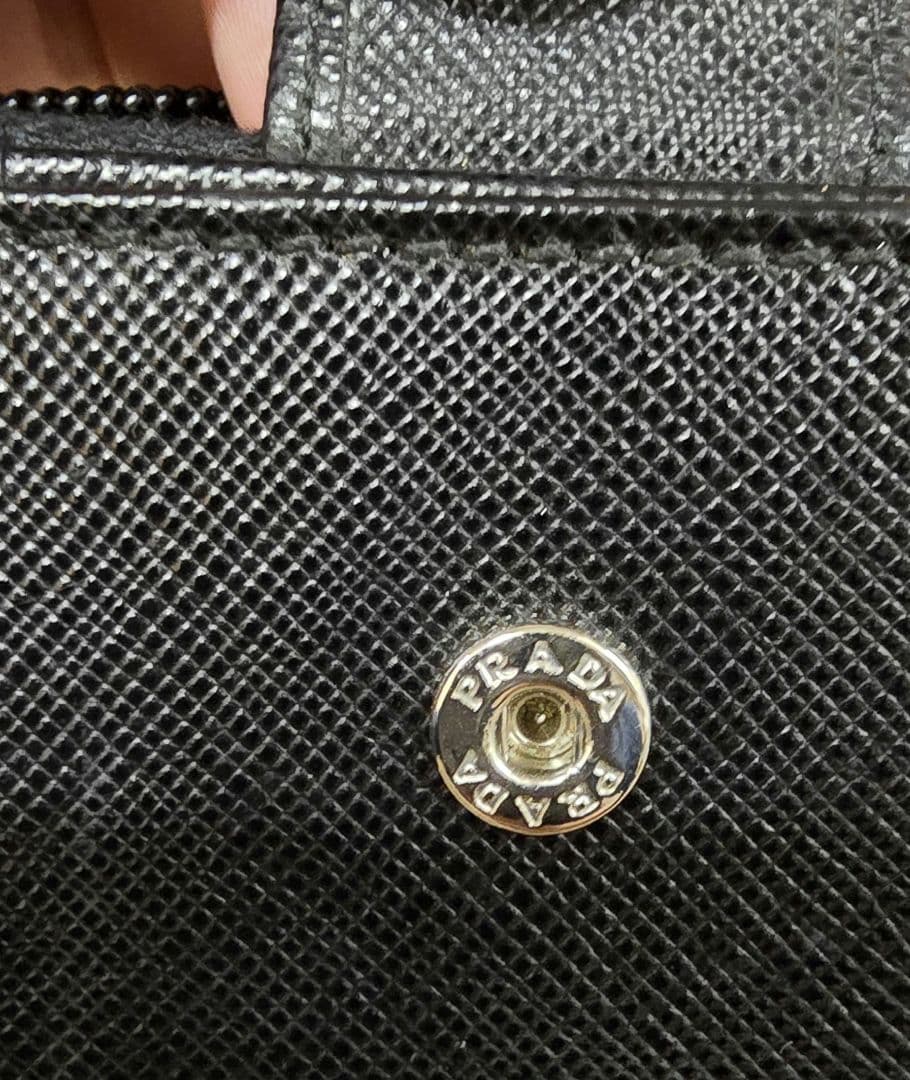 PRADA　サフィアーノレザー　2つ折　ラウンドファスナー