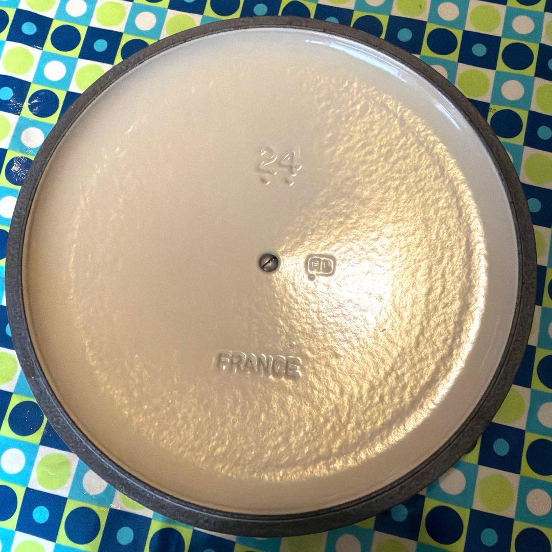 Le Creuset パープル　24