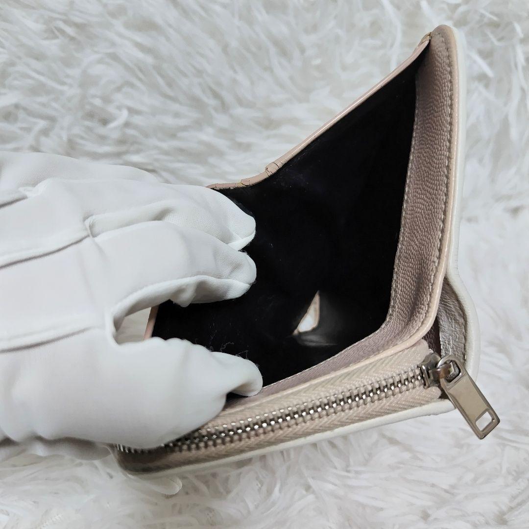 レア美品✨サンローラン◇バイカラー二つ折り財布　Vキルティングカサンドラ白ピンク