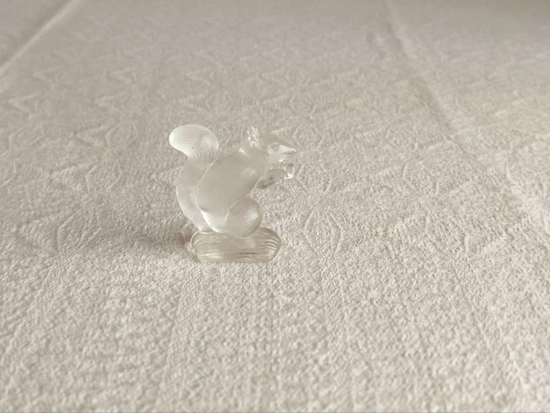 * vintage glass figure ୨୧ * ガラスの リスさん