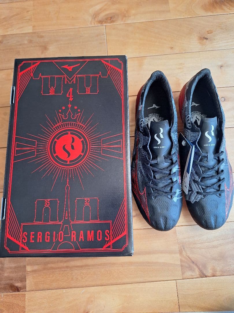 ヴ*ー様 Sergio Ramos SR4 スパイク ブラック/レッド