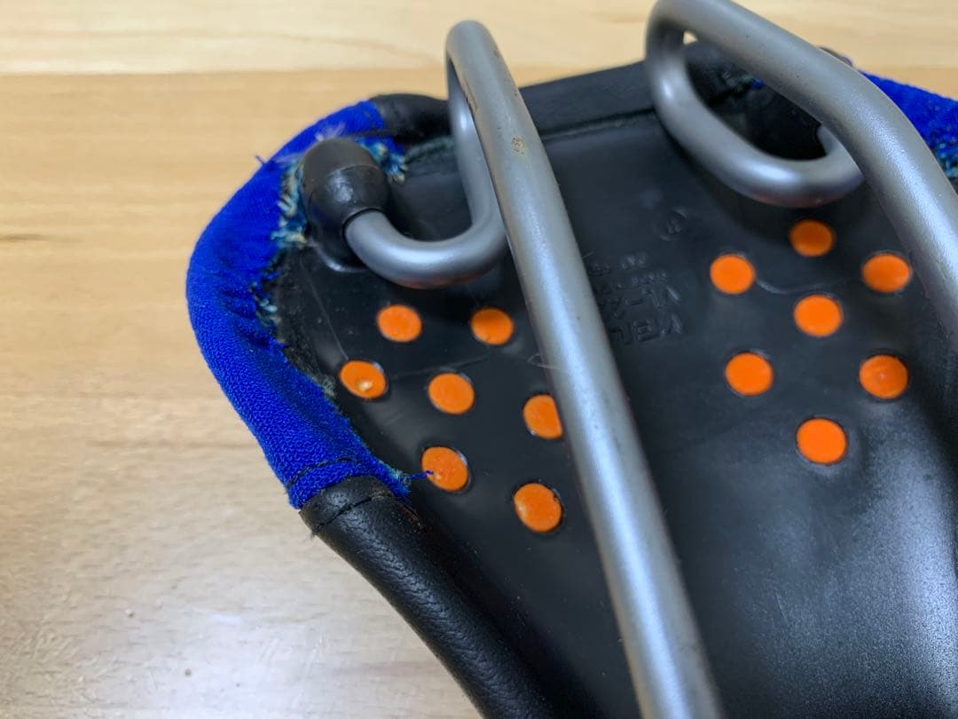 Velo Live Wire suspension サドル 黒/青