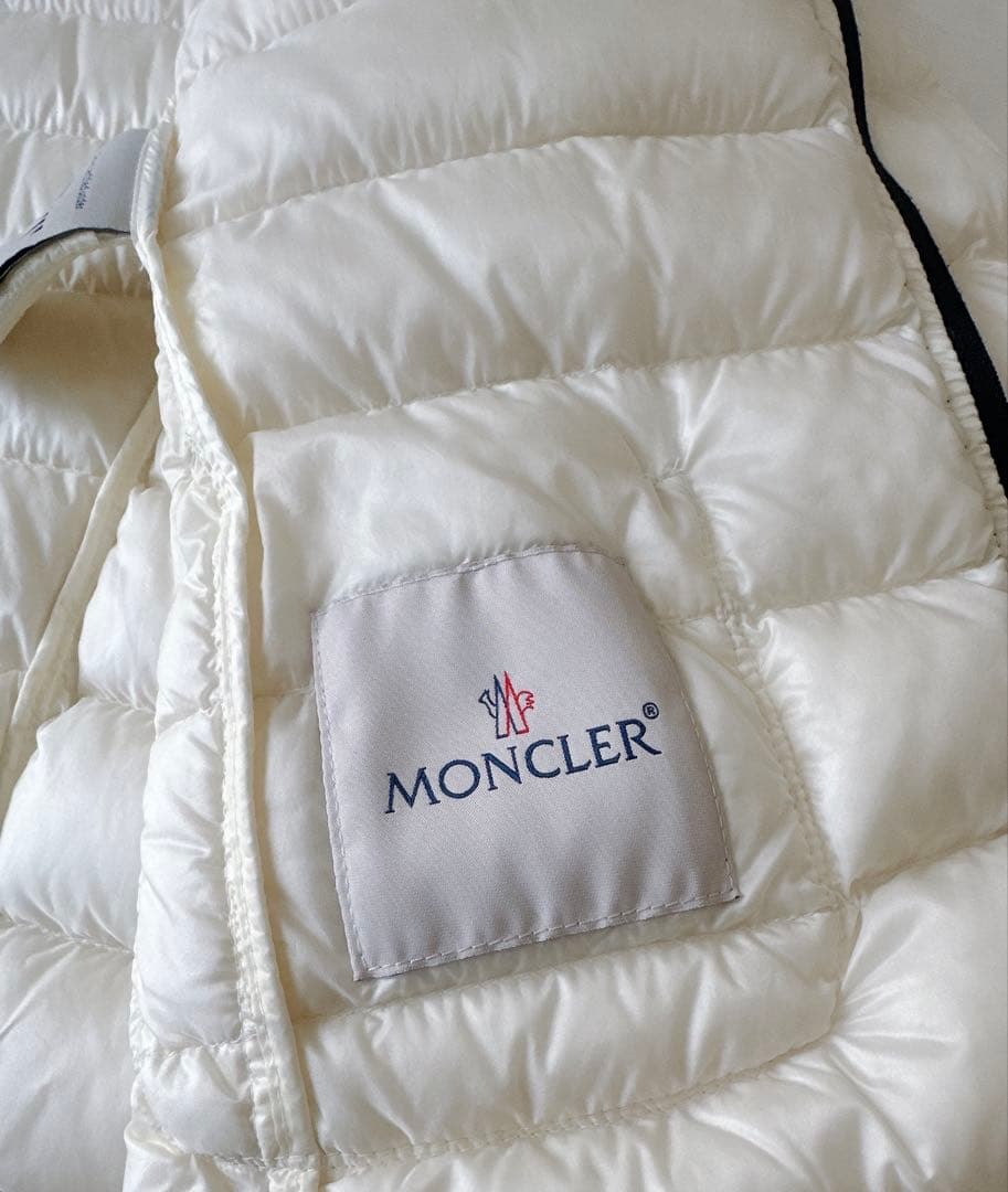 MONCLER モンクレール ノーカラー ダウンジャケット 白2