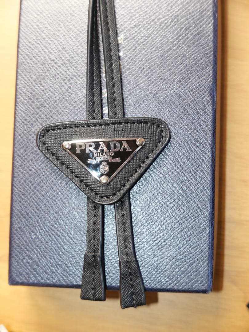 PRADA サフィアーノ　レザー　ポロ　タイ