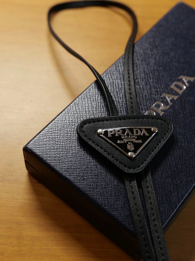 PRADA サフィアーノ　レザー　ポロ　タイ