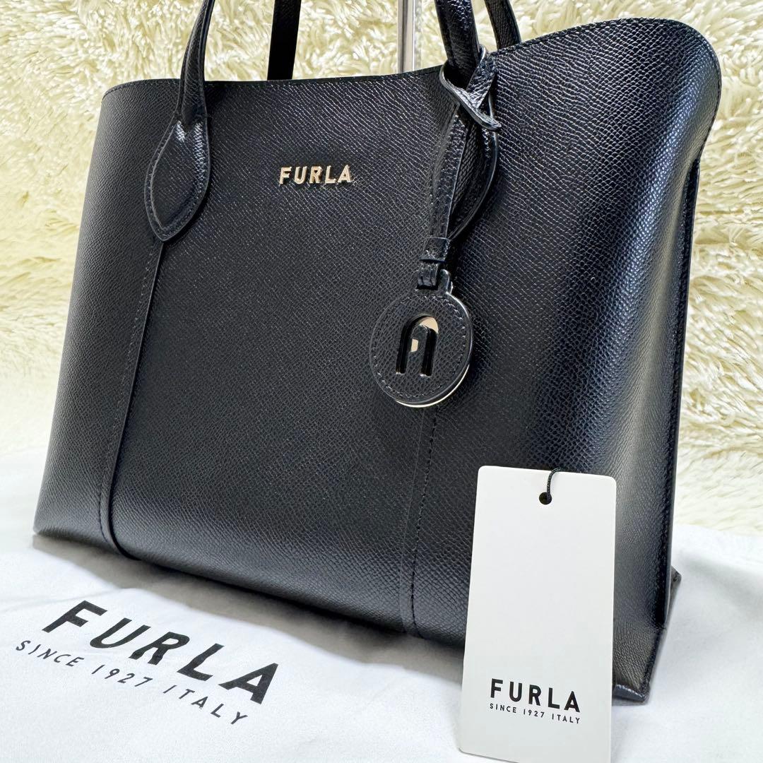 フルラ ヴィットリア トートバッグ 現行アーチロゴ ブラック サフィアーノレザー