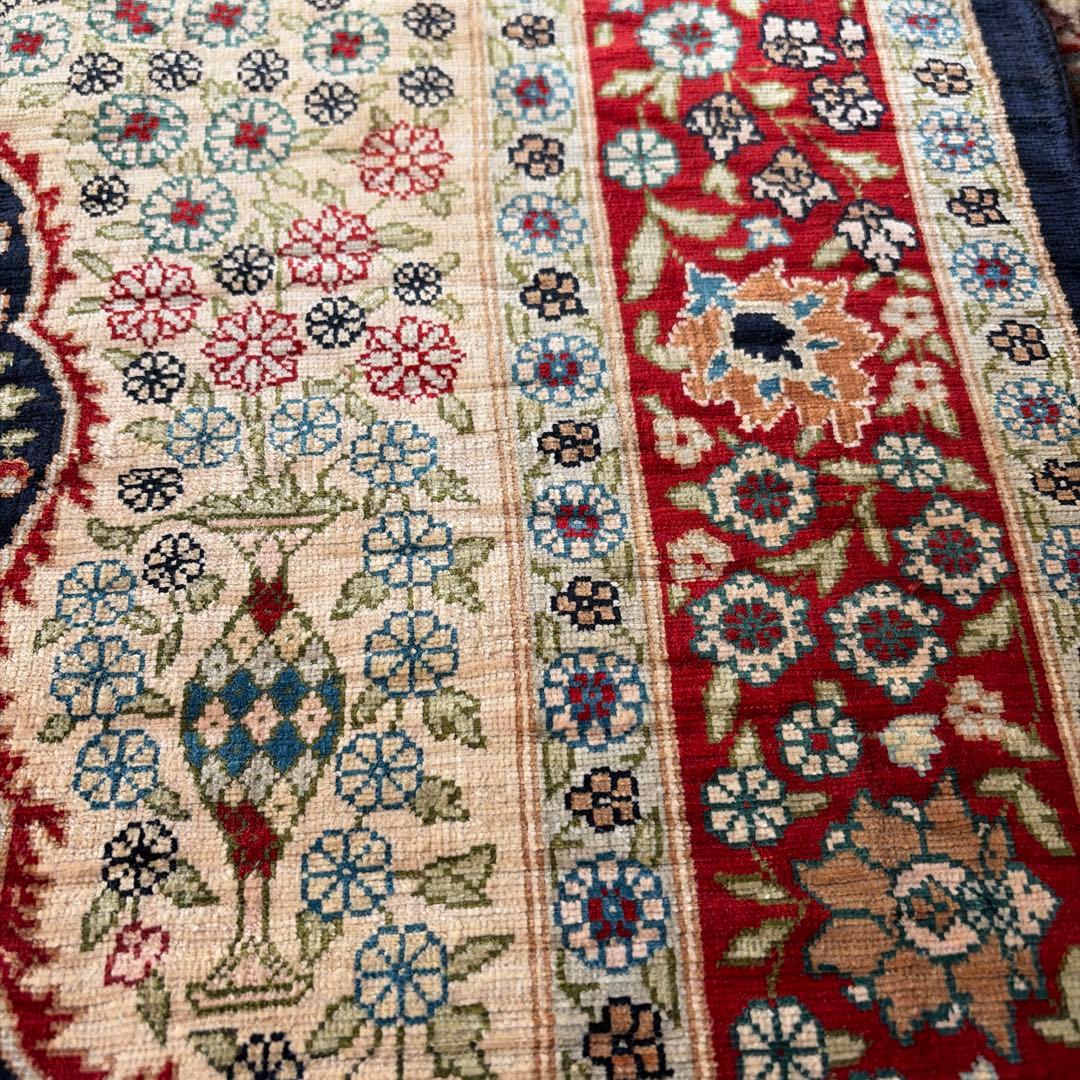 ヘレケ（Hereke）産　シルク製　未使用品　約115cm×70cm