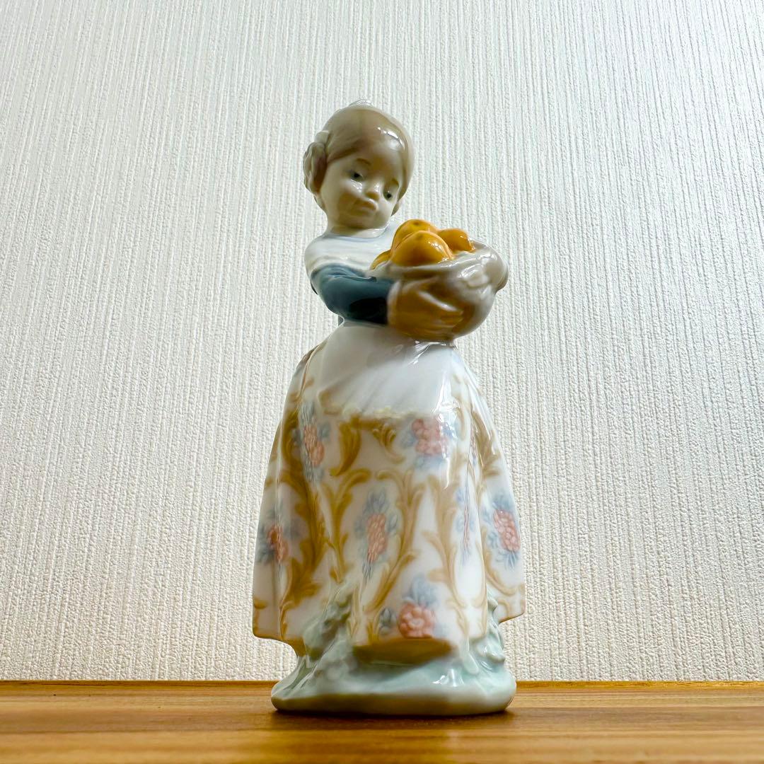 美品 リヤドロ LLADRO バレンシアの少女 オレンジがいっぱい 置物 陶器