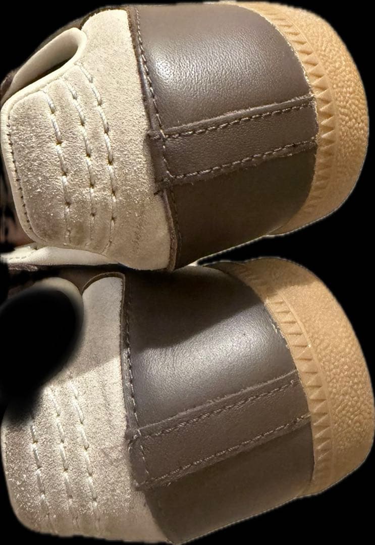 adidas ブラウン スニーカー