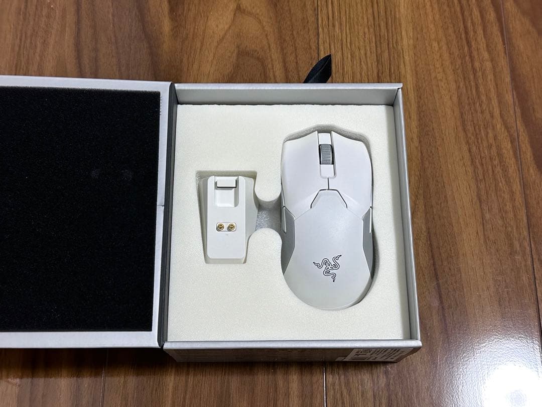 RAZER 白 デバイスセット マウス キーボード マイク マウスパッド