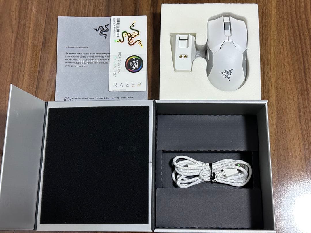 RAZER 白 デバイスセット マウス キーボード マイク マウスパッド