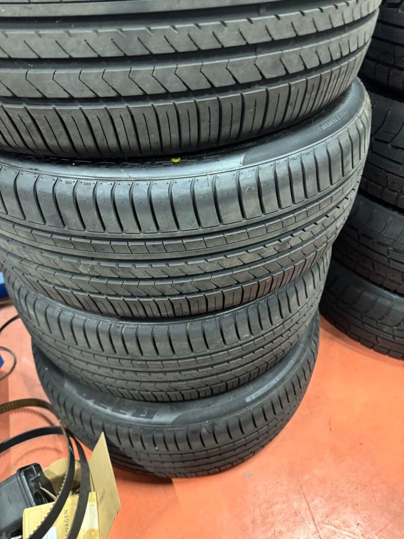 美品　245/40R21 タイヤ　4本セット