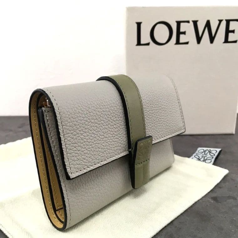 送料込み！ 未使用品 LOEWE バーティカルウォレットスモール 箱付き 378