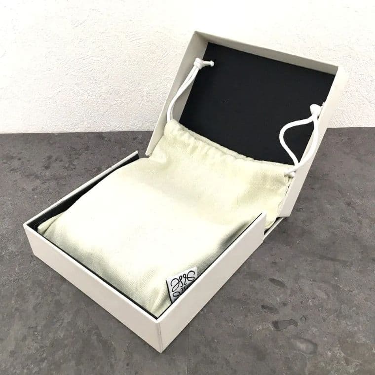 送料込み！ 未使用品 LOEWE バーティカルウォレットスモール 箱付き 378