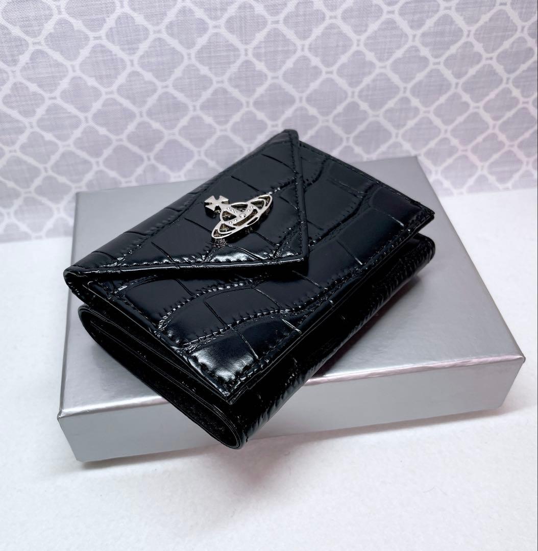 新作【内柄も素敵☆最新】Vivienne Westwood 三折財布 黒