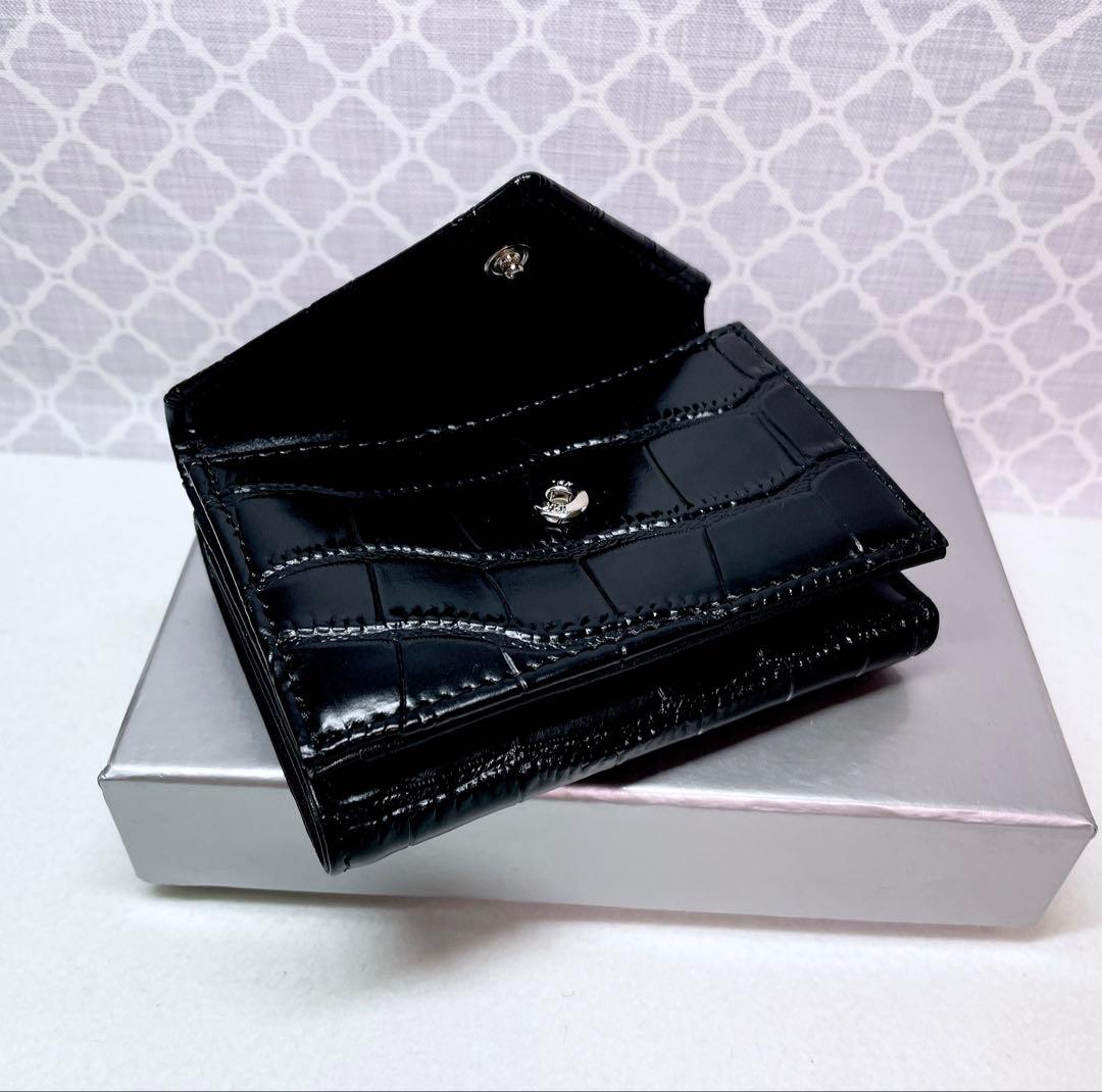 新作【内柄も素敵☆最新】Vivienne Westwood 三折財布 黒