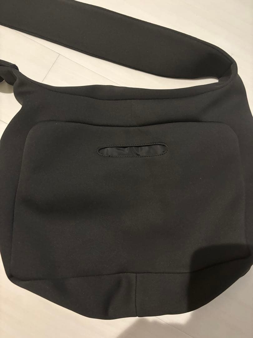 KAIKO ブラック メッセンジャーバッグ
