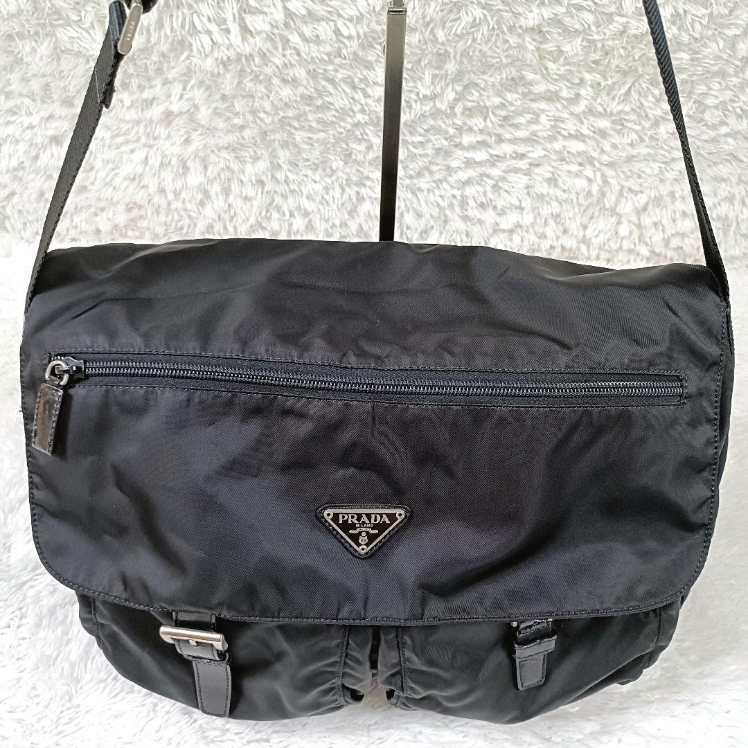 PRADA 三角ロゴ メッセンジャーバッグ 斜めがけ可 A4収納可 白タグあり