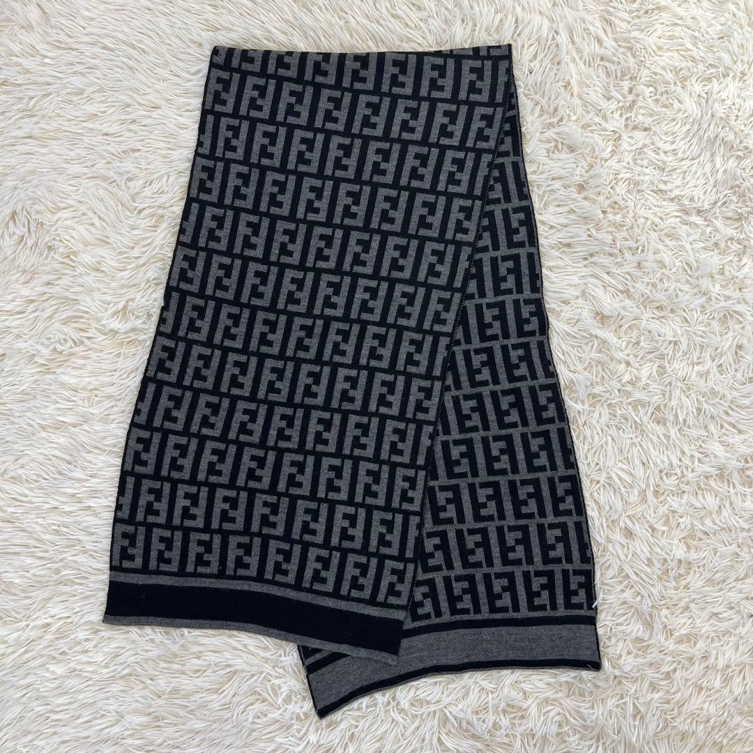 【未使用に近い】フェンディ マフラー ズッカ柄 ウール 黒 グレー