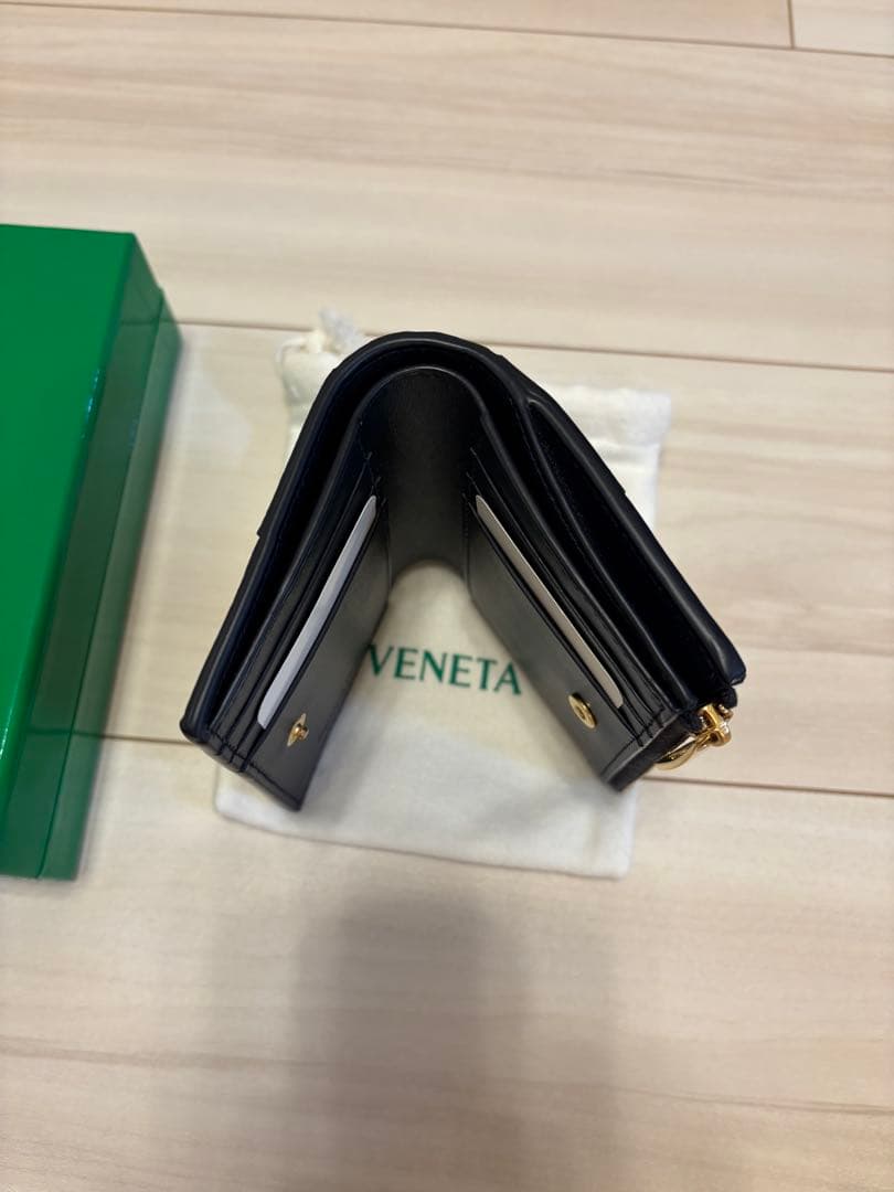 新品　ボッテガヴェネタ　二つ折り　カセット　イントレチャート　レザー　ネイビー