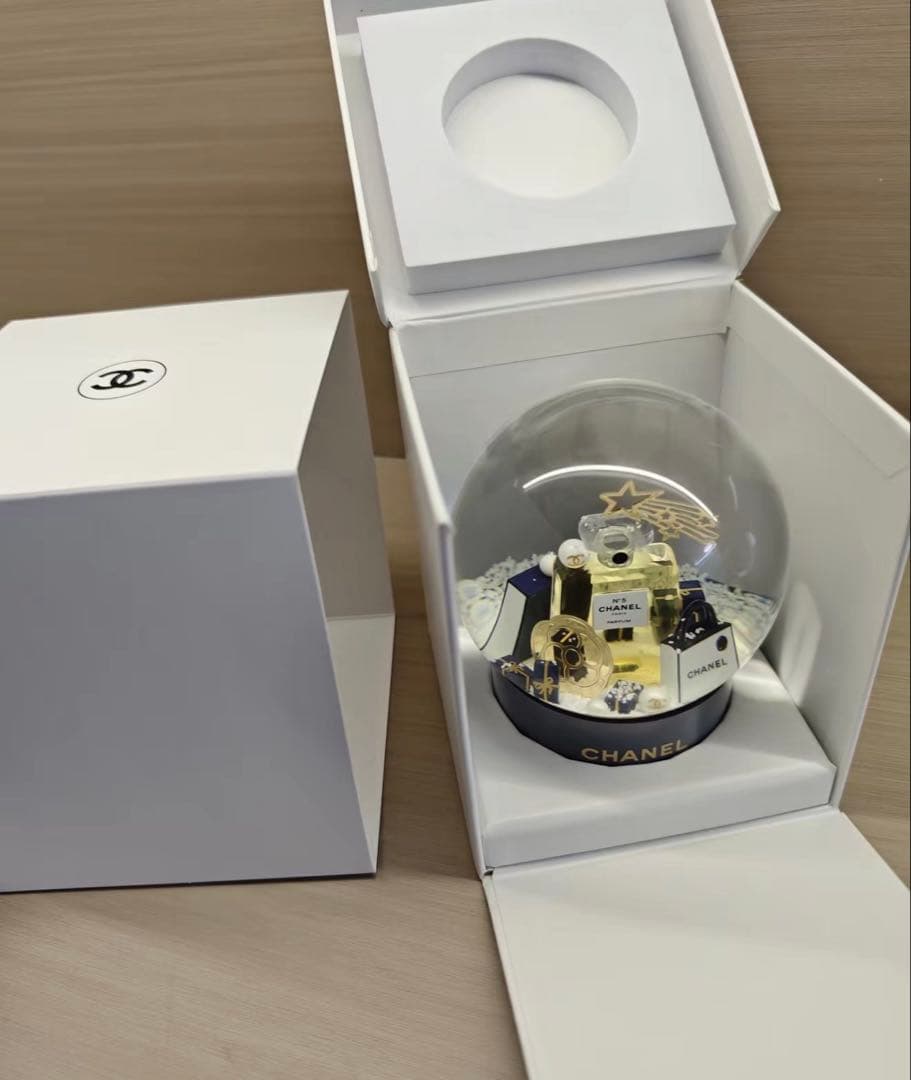 2025新品 CHANEL ホリデー　スノードーム ノベルティ シャネル　VIP