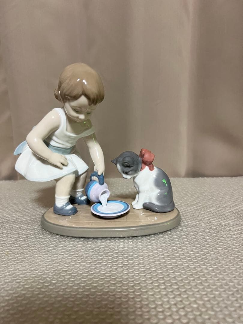 保管品　美品　リヤドロ　召し上がれ