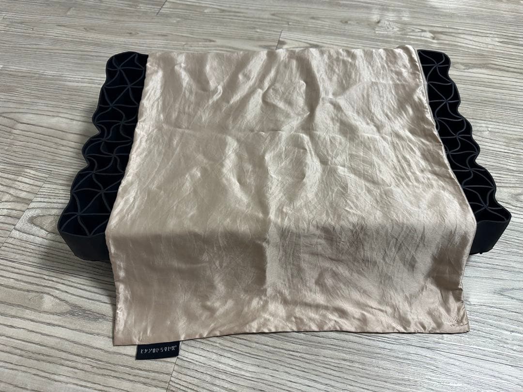 ヒツジのいらない枕　シルクカバー付き