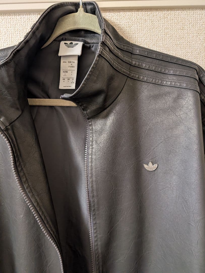 adidas プレザーファイヤーバードオーバーサイズトラックトップ　Lサイズ