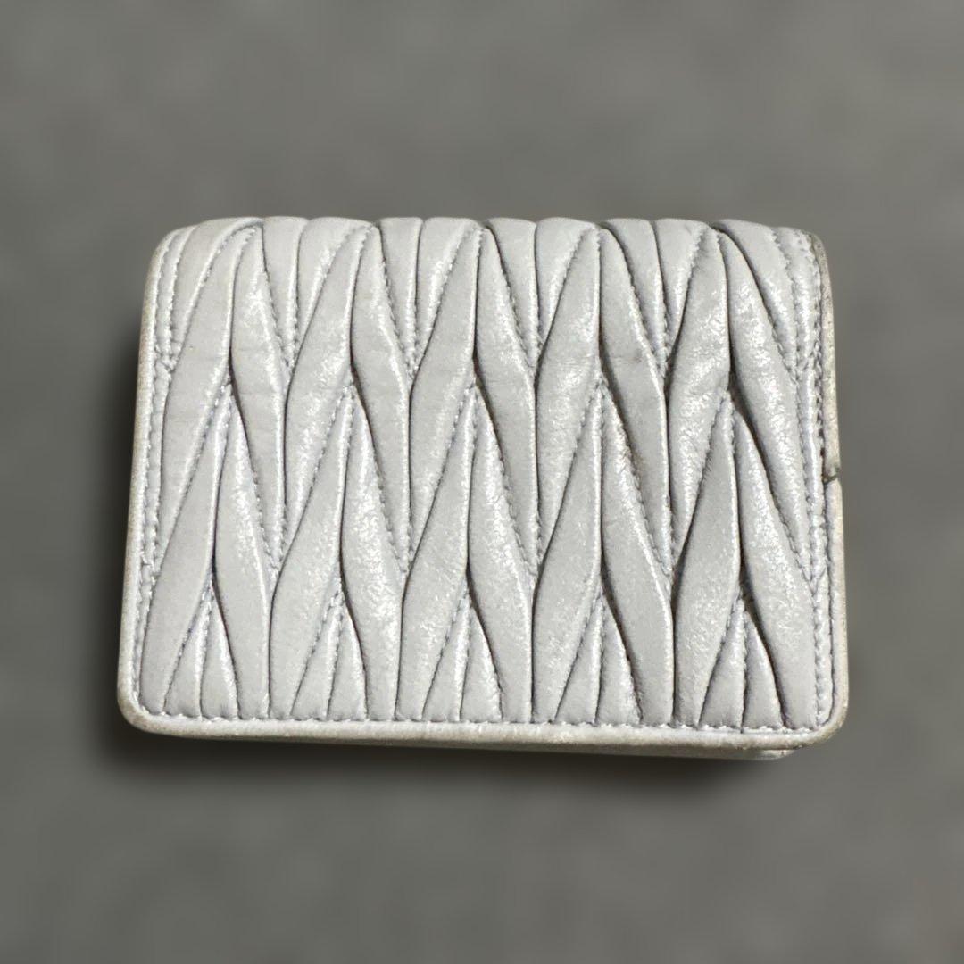 MIU MIU グレー 二つ折り財布