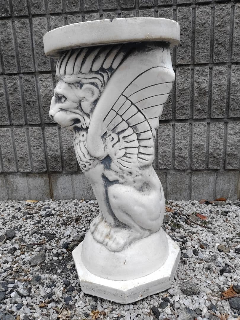 トラペゾフォロン翼のあるライオンの彫刻台座 送料無料