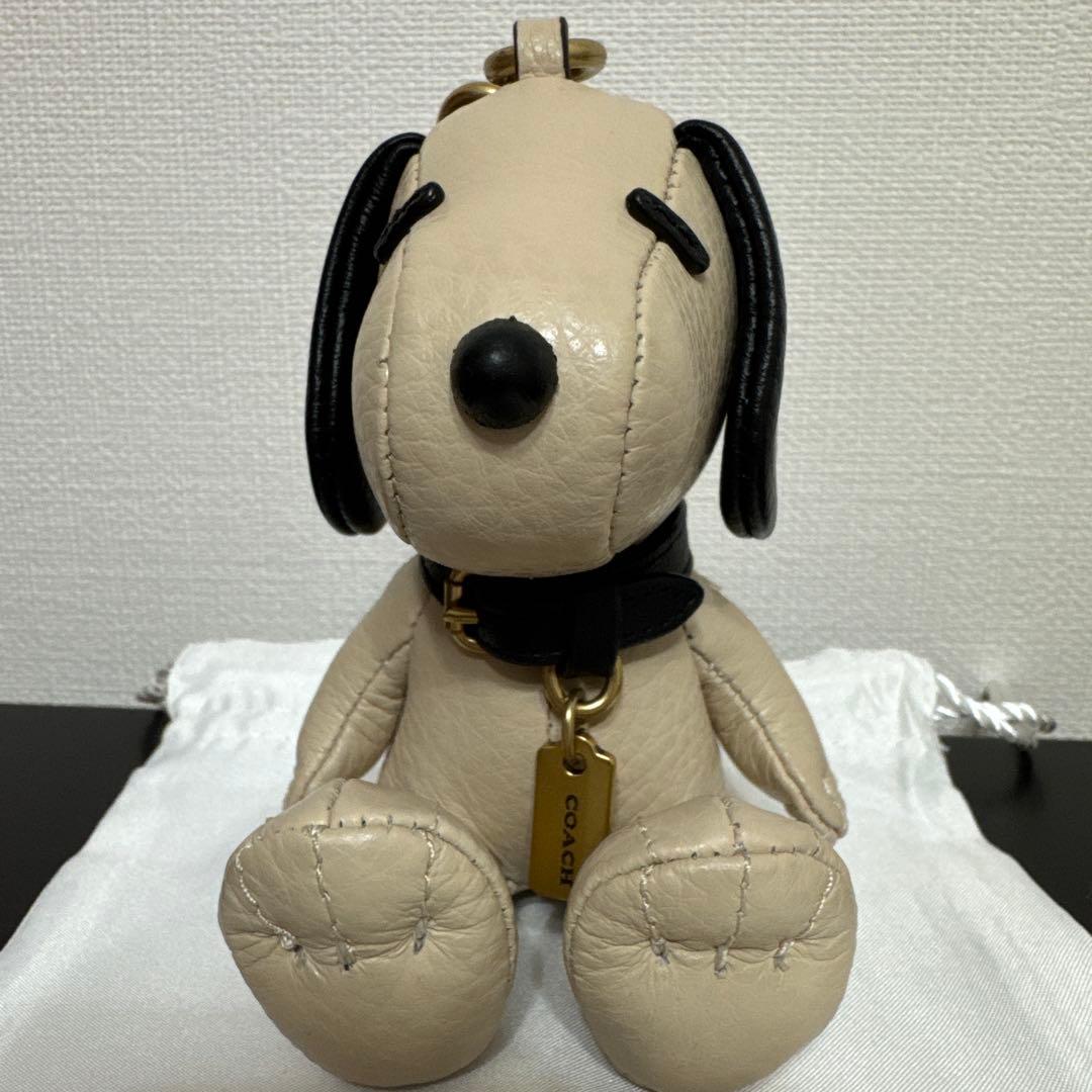 限定完売！COACH × PEANUTS スヌーピー キーホルダー