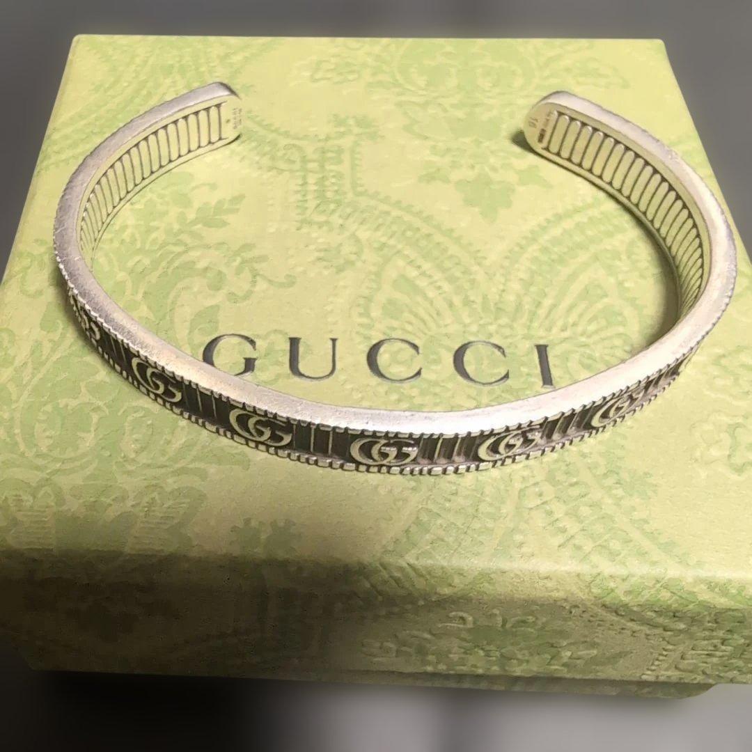 GUCCI GGロゴ シルバーバングル