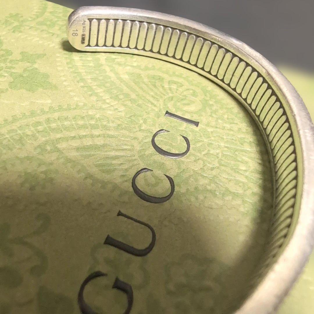 GUCCI GGロゴ シルバーバングル