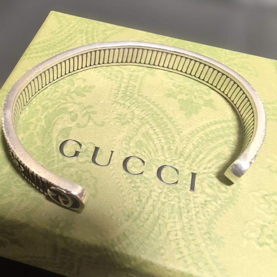GUCCI GGロゴ シルバーバングル