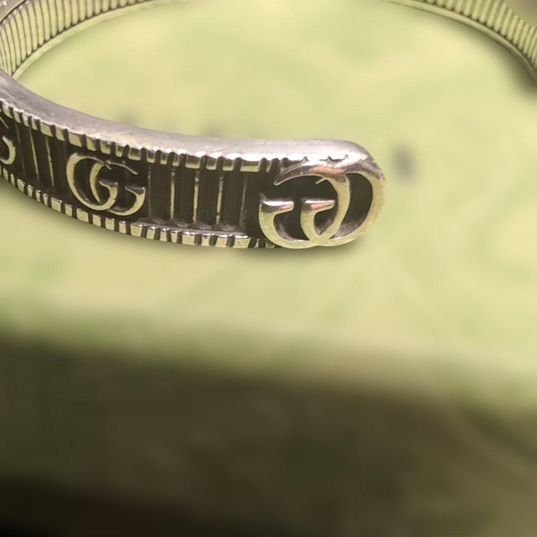 GUCCI GGロゴ シルバーバングル