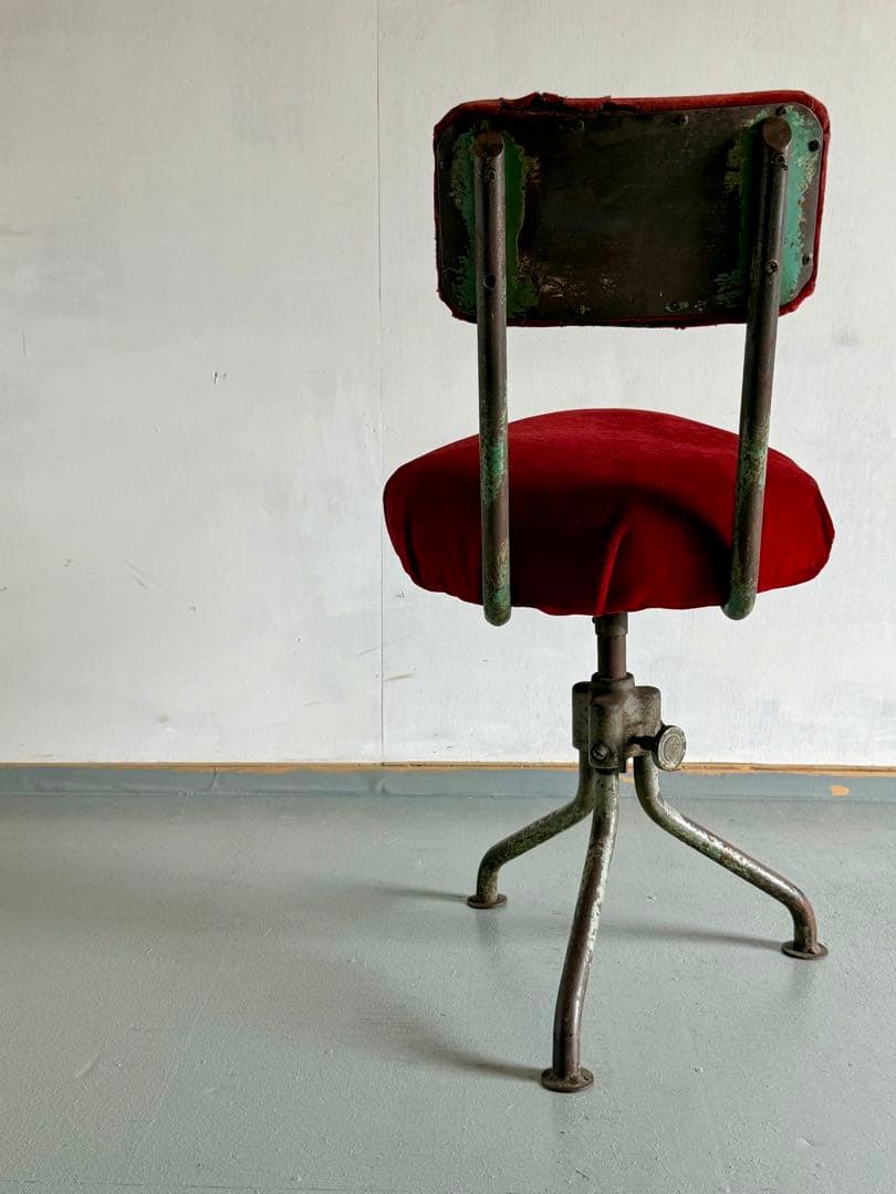 鉄脚 椅子 モケットチェア 電車？