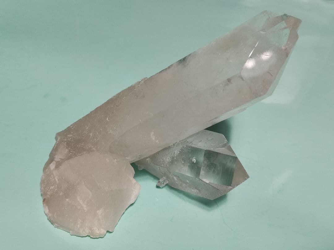 パワーストーン　天然石　ポイント　キーパー入り水晶　677g　No.801