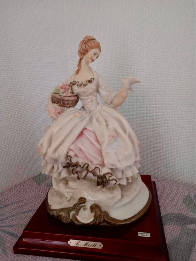 カポディモンテ　レース人形　フィギュリン　陶器　人形