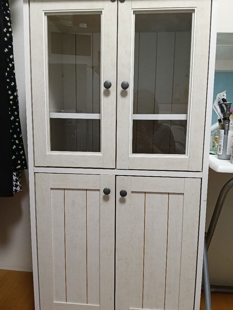 12日削除します　ホワイト木製キャビネット ガラス扉 収納