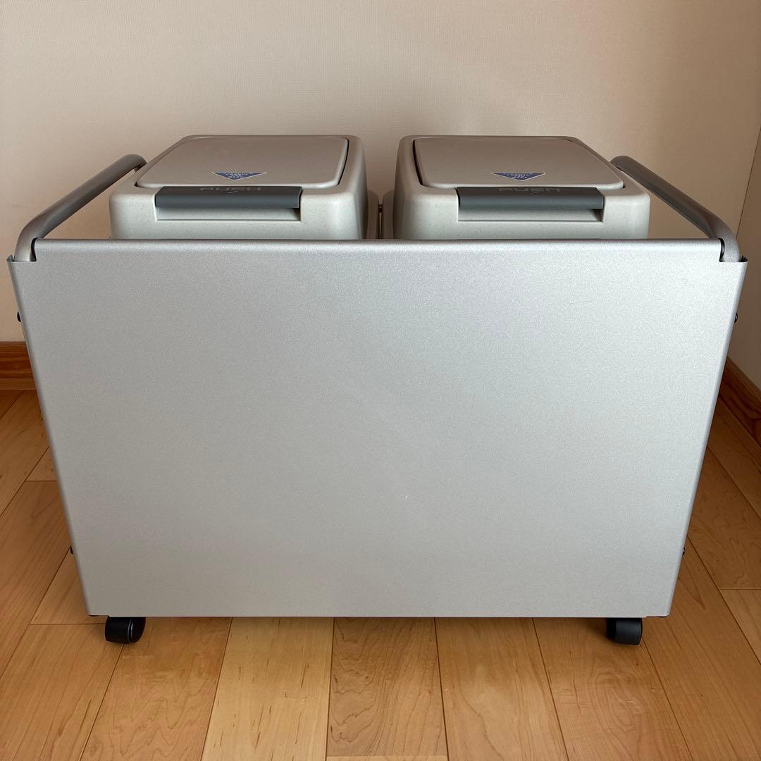 クリナップ　ごみ箱２個　キャスター付き