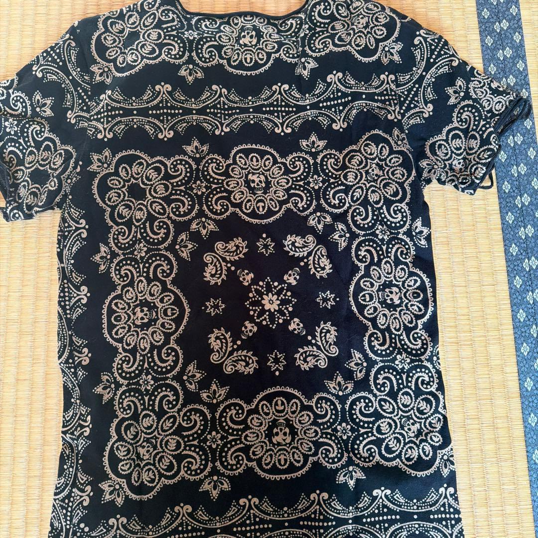 レッドリーチュエ　ペイズリー柄Tシャツ