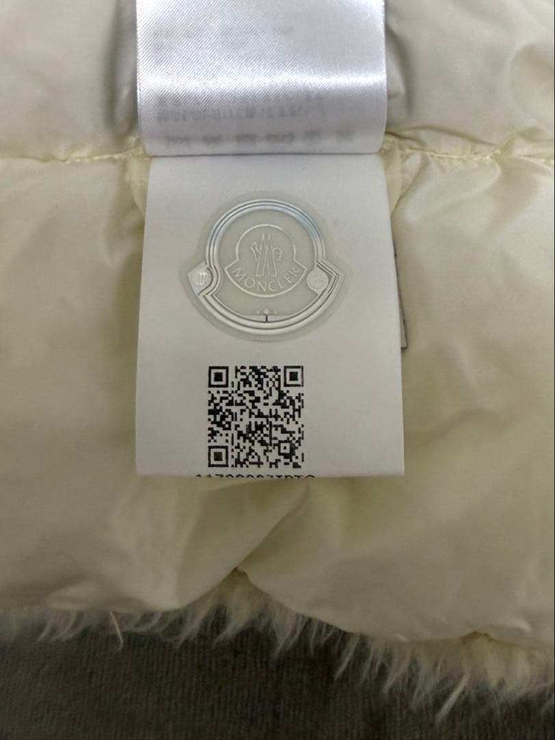 モンクレール　ダウンマフラー アイボリー