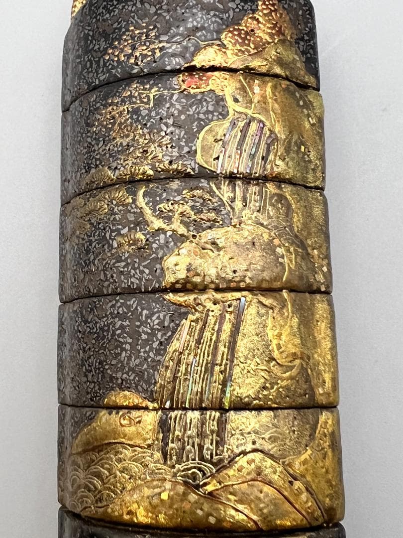 蒔絵五段印籠 風景図蒔絵 金梨地 瓢箪仙人牙根付 瑪瑙 緒締 精細細工 明治時代