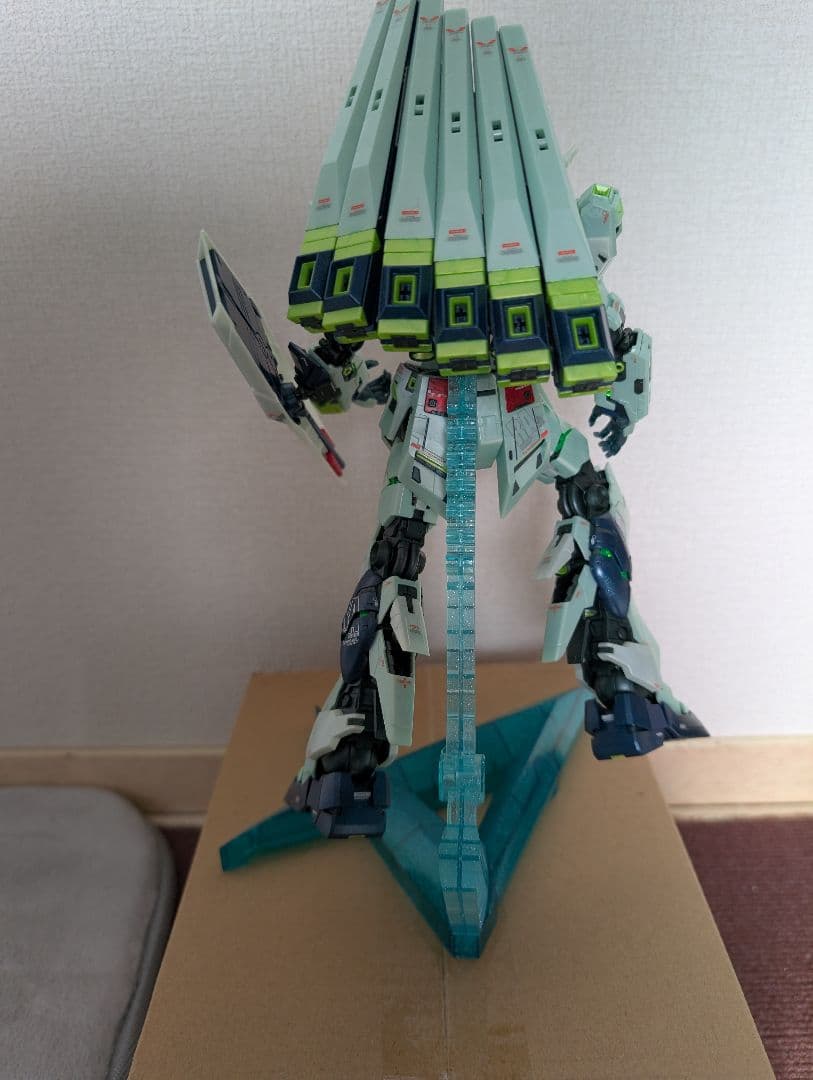 MG RX-93νガンダム Ver.Ka （サイコフレーム発動イメージ）完成品