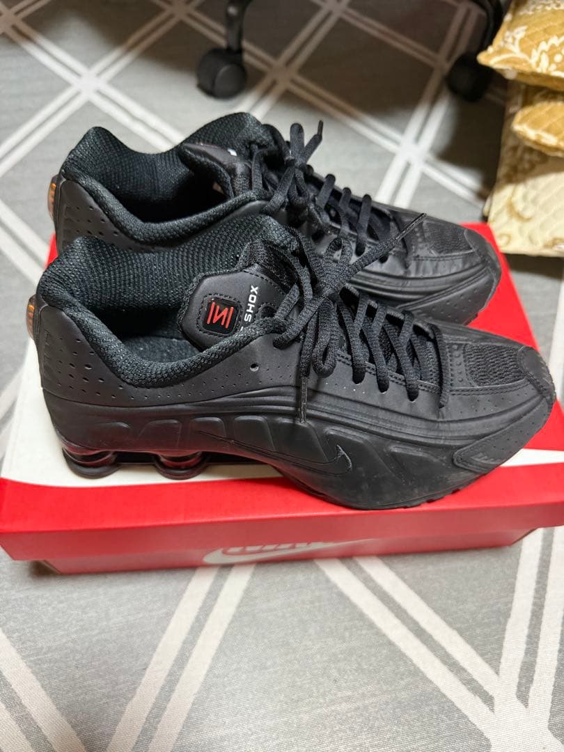 NIKE Shox R4ブラック