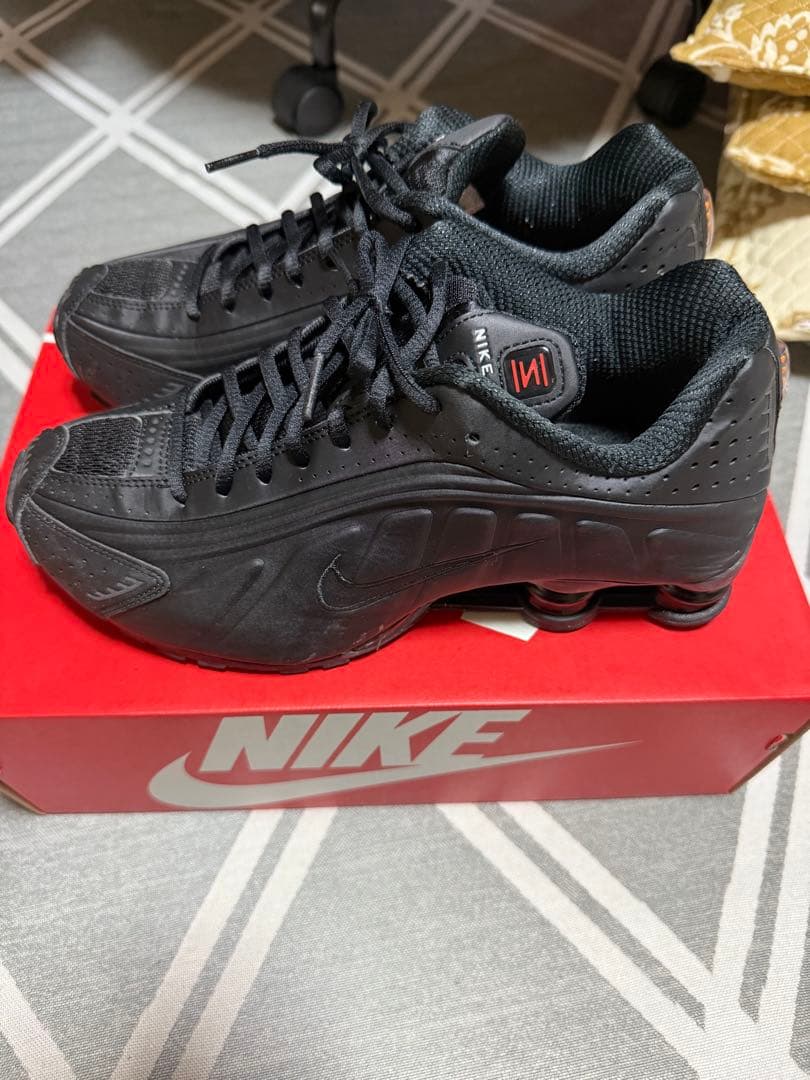 NIKE Shox R4ブラック