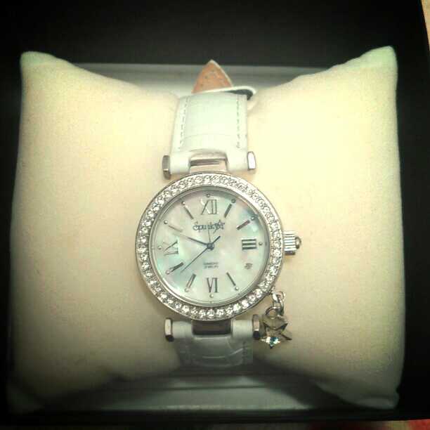 ダイヤモンド付き腕時計　ダイヤモンド認定証付き